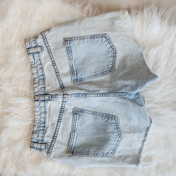 Cotton:on high rise mom jeans shorts, sz 6 - Picture 2 of 4